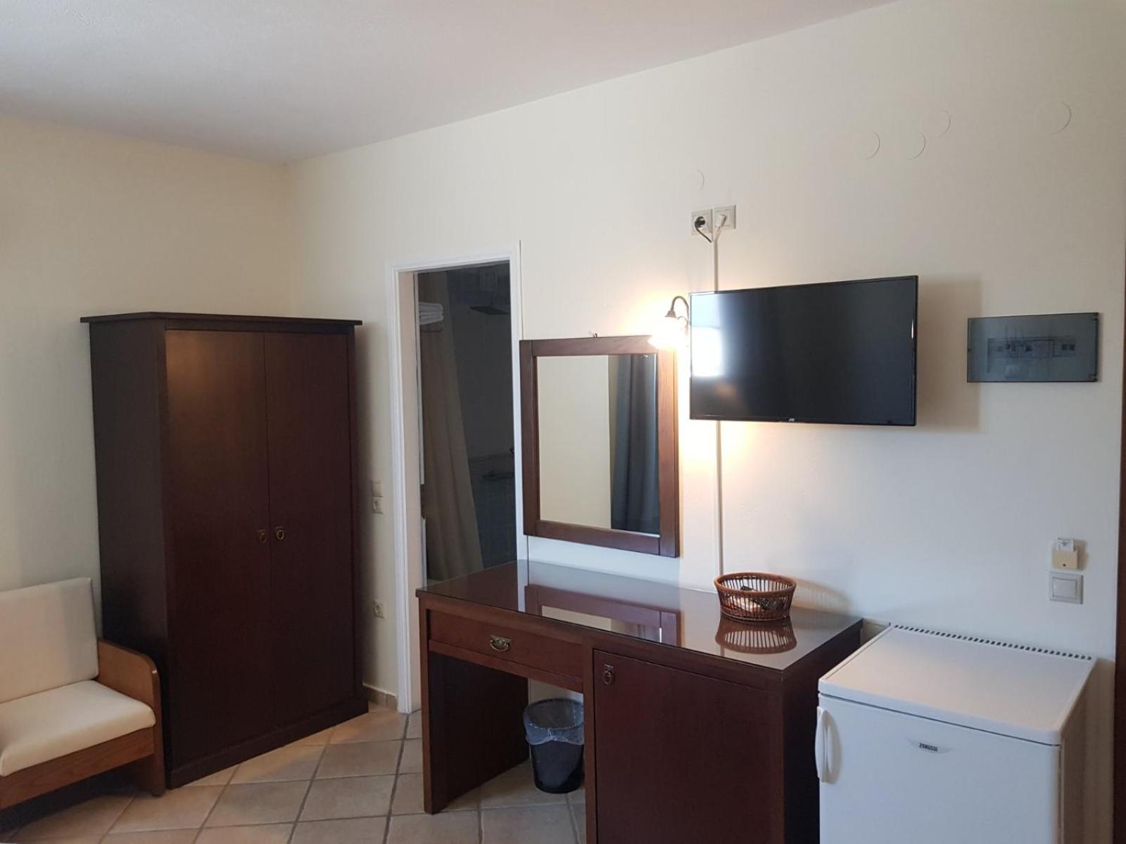Ostria Hotel Adamantas  Zimmer foto