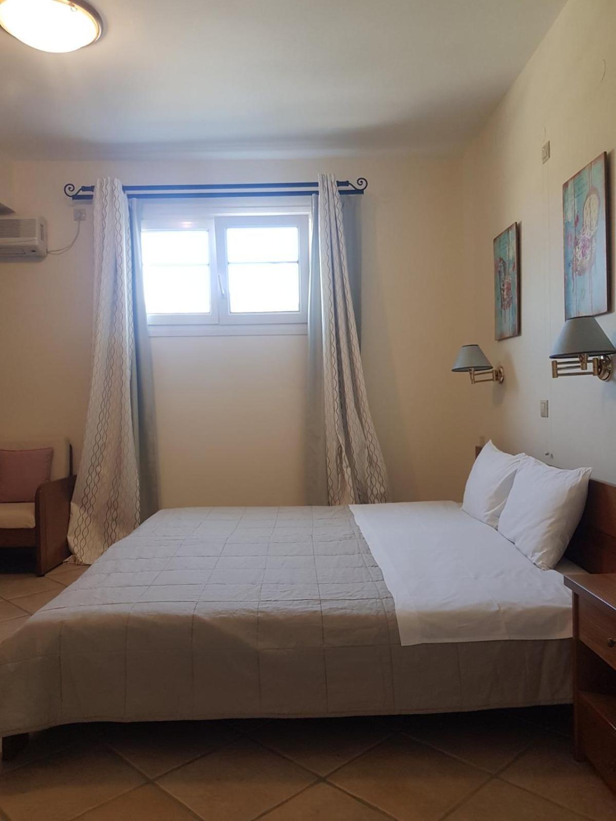 Ostria Hotel Adamantas  Zimmer foto